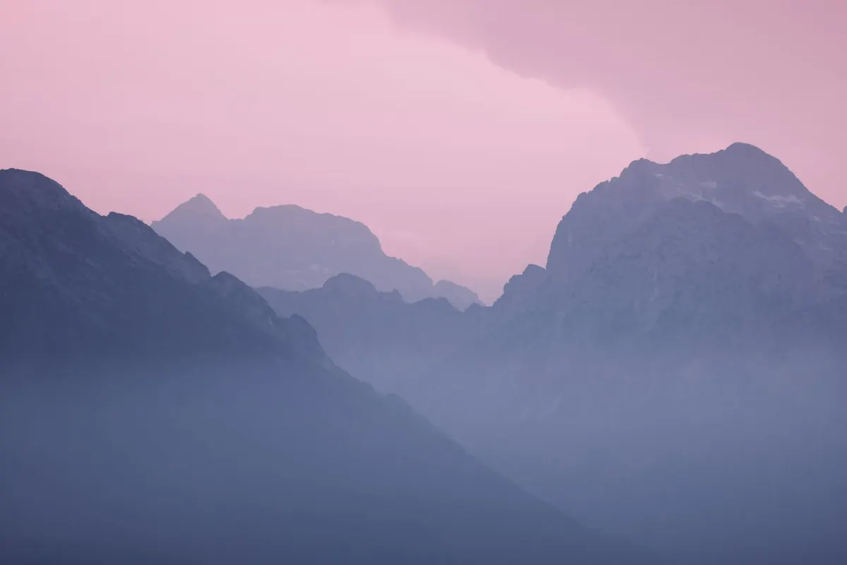 Landscape Photography at Dusk: Composing for Depth and Drama